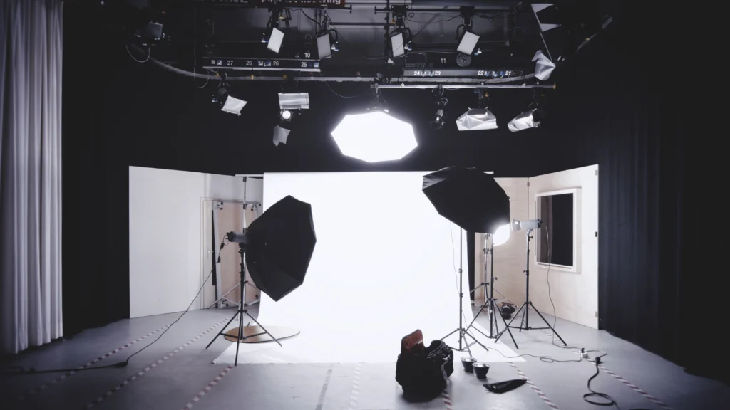 39.- Servicio de alquiler de equipos audiovisuales