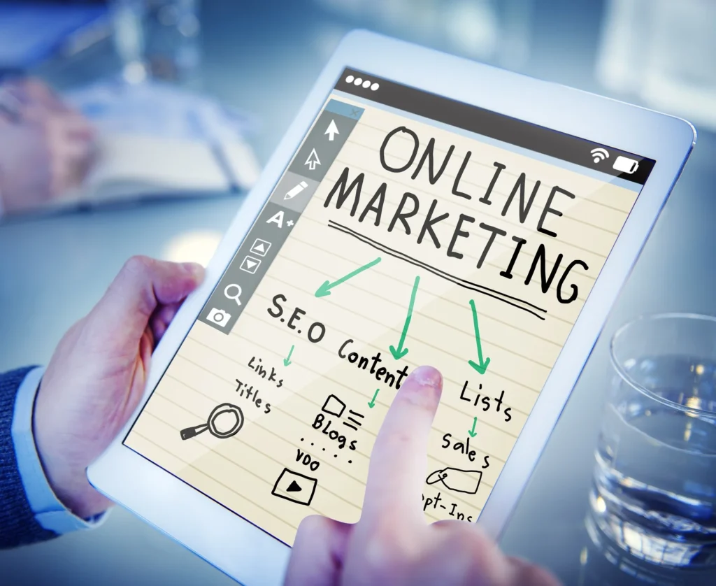 84.- Servicio de consultoría en marketing de comercio electrónico