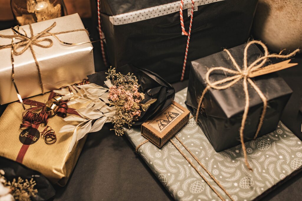 nombres llamativos para tiendas de detalles, nombres para negocios tienda de regalos, ideas para nombre de negocio de regalos
