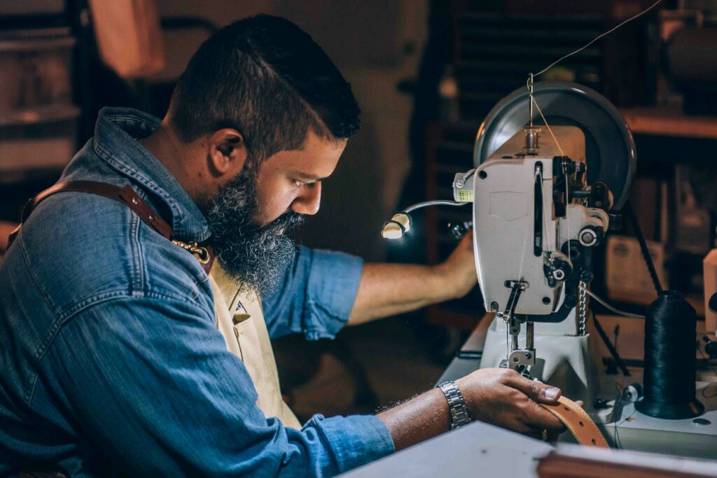 ¿Qué máquinas se necesitan para un taller de costura?